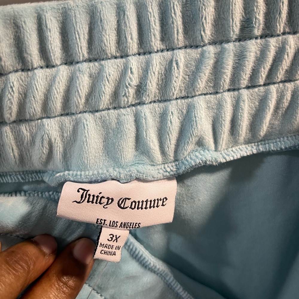 Juicy Couture Aqua Velour Shorts with Pink Logo Patch - Picture 4 of 5